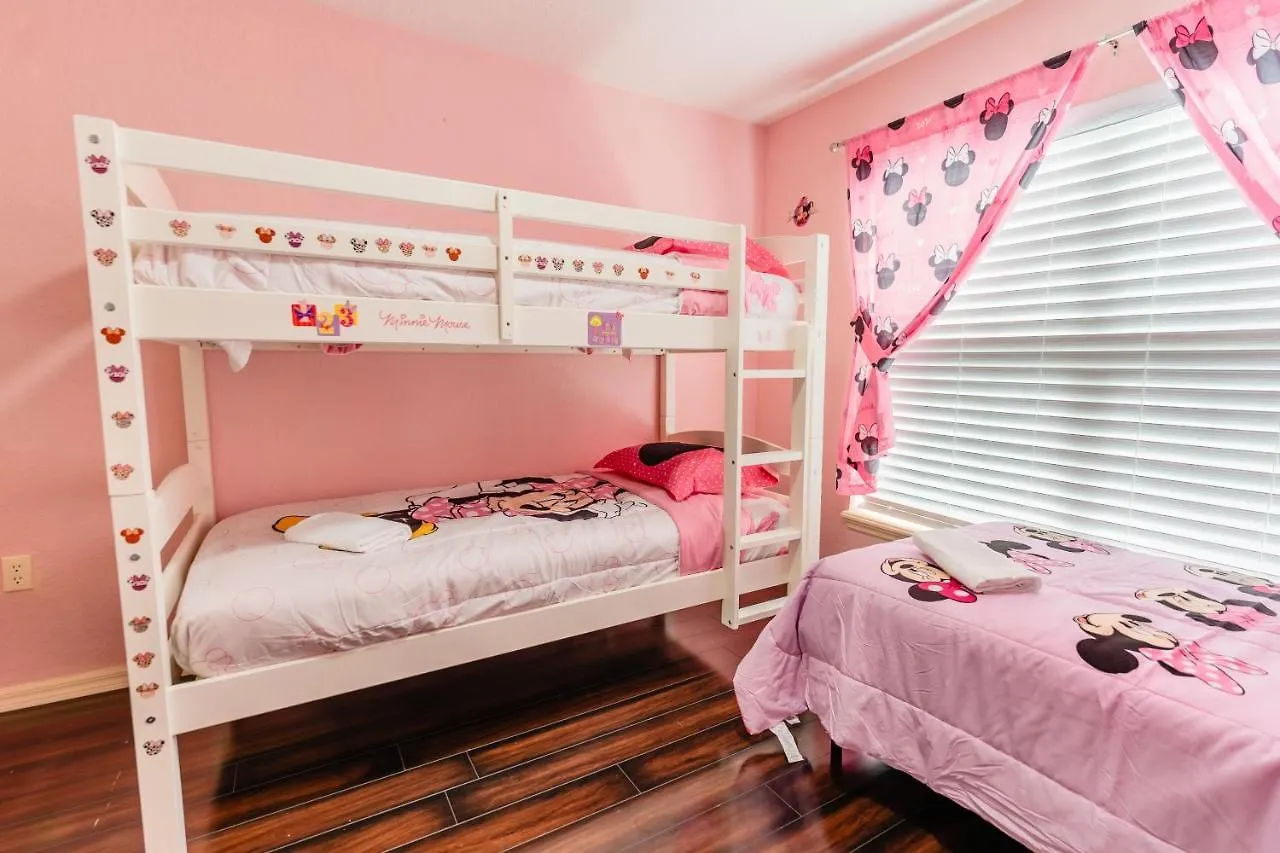 Home In Davenport Cheerful 4-Bedroom With Pool