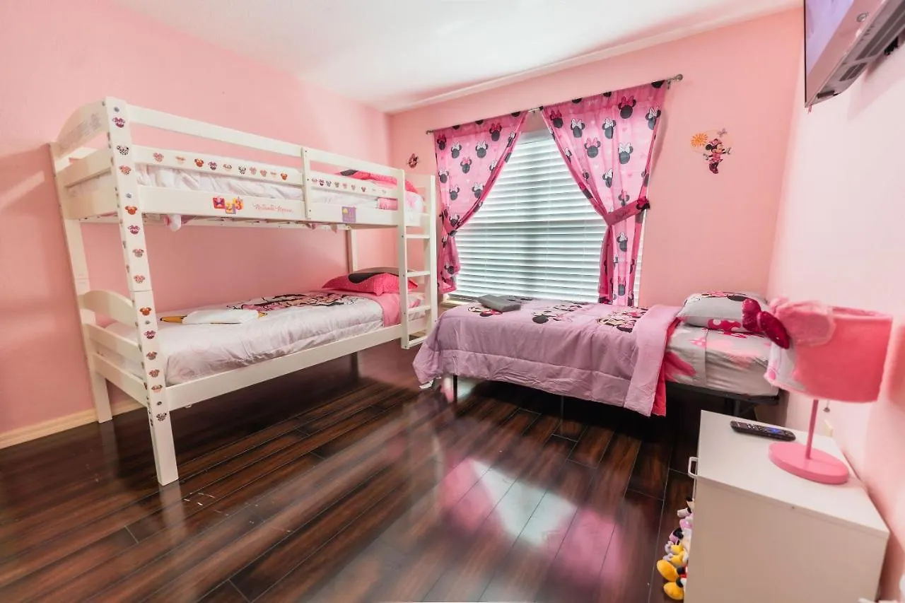 Home In Davenport Cheerful 4-Bedroom With Pool 0*,  United States