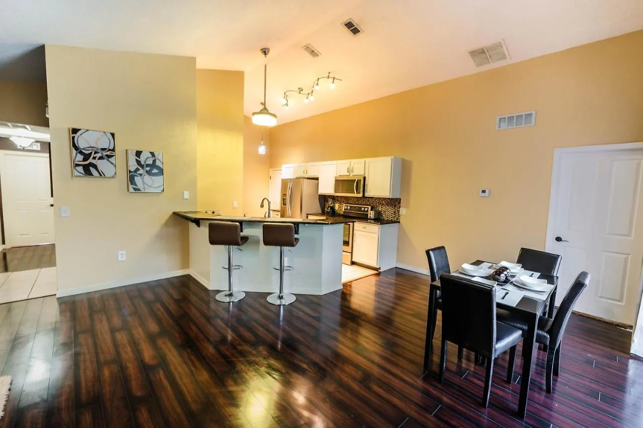 Home In Davenport Cheerful 4-Bedroom With Pool Apartment